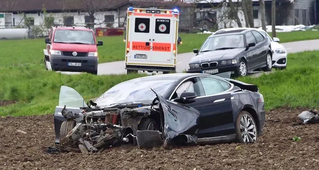 ChatGPT 接入车机,是否急了点?