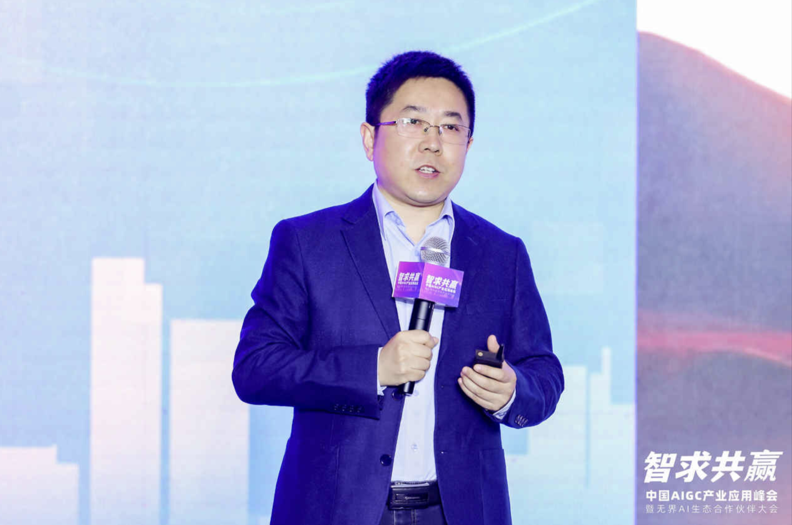 华为李伟：大模型推动 AI 从“作坊式”转向“工业化”丨中国 AIGC 产业应用峰会