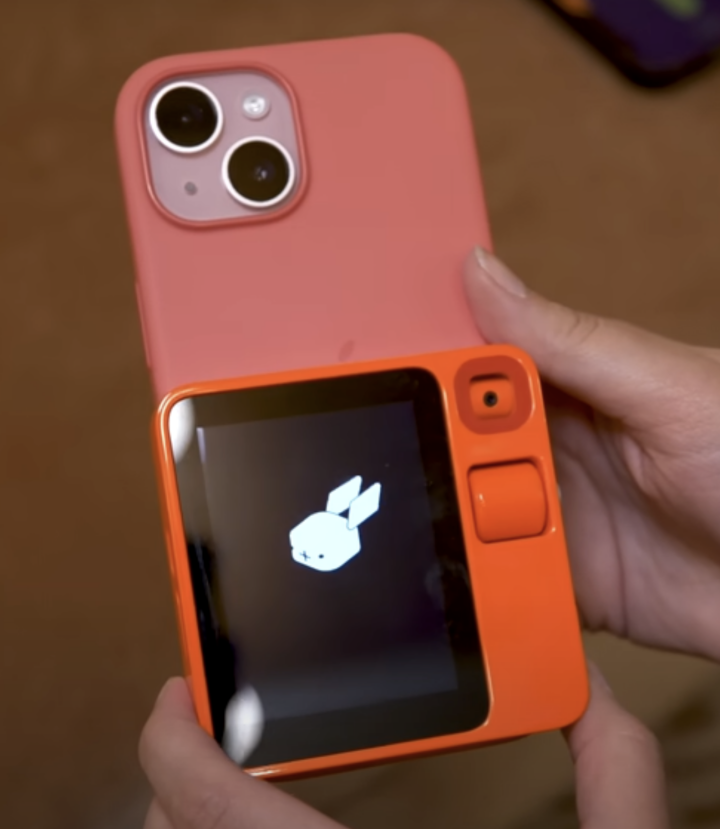 CES 2024：AI 硬件「狂欢」背后，真正的「希望」是什么？