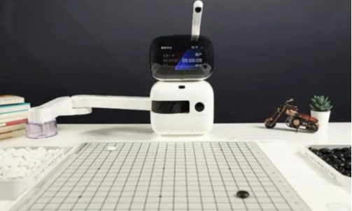 商汤发布下棋机器人元萝卜,率先深入家庭场景。 商汤发布下棋机器人元萝卜,率先深入家庭场景。